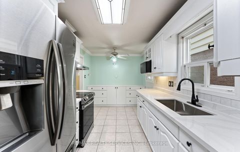 Photo 11 at 39 Autumn Glen Circle, Clairville, Toronto
