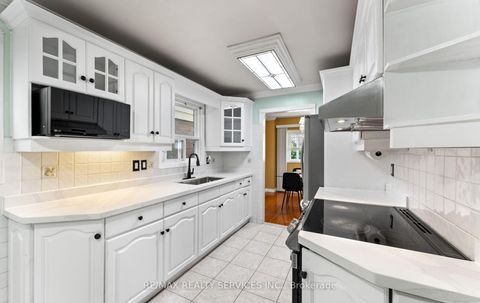 Photo 12 at 39 Autumn Glen Circle, Clairville, Toronto