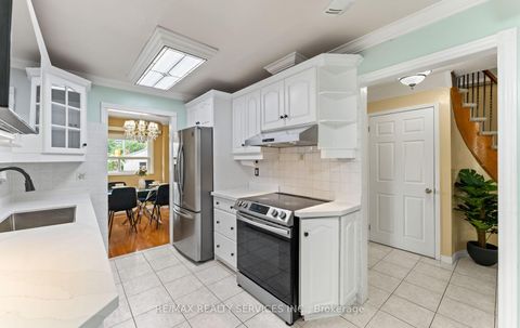 Photo 13 at 39 Autumn Glen Circle, Clairville, Toronto