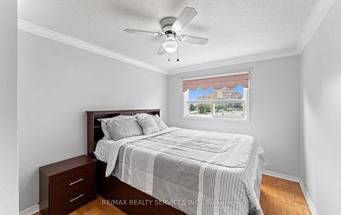 Photo 18 at 39 Autumn Glen Circle, Clairville, Toronto