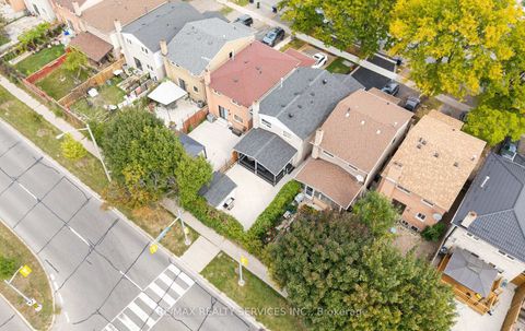 Photo 41 at 39 Autumn Glen Circle, Clairville, Toronto