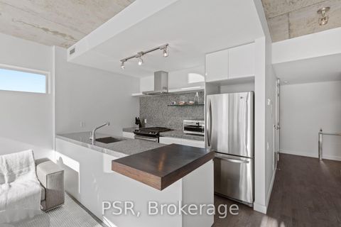 Photo 4 at 909 - 75 Portland Street, Waterfront Communities C1, Toronto