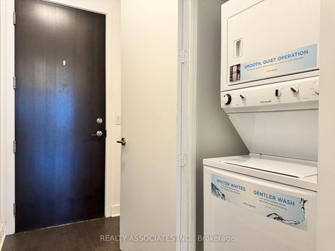 Photo 9 at 513 - 399 Adelaide Street W, Waterfront Communities C1, Toronto