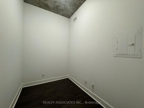 Photo 10 at 513 - 399 Adelaide Street W, Waterfront Communities C1, Toronto