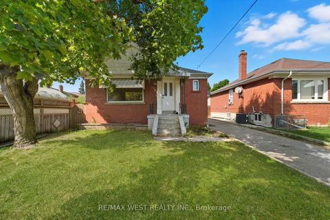 Photo 2 at 38 Feltham Avenue, Smythe, Toronto
