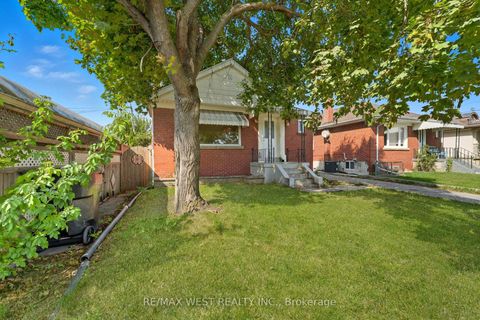 Photo 3 at 38 Feltham Avenue, Smythe, Toronto