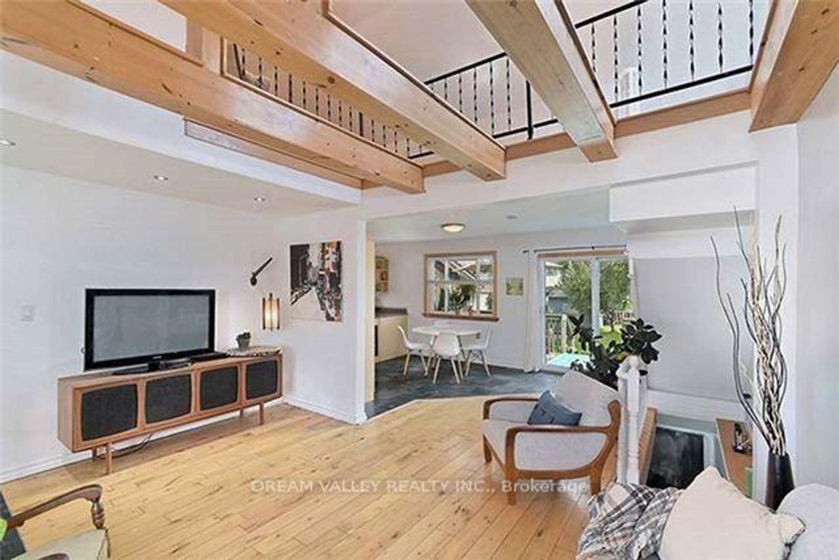 107 Commonwealth Avenue, Kennedy Park, Toronto 