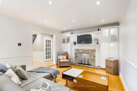 Photo 4 at 32 - 51 Broadfield Drive, Markland Wood, Toronto