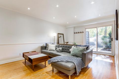 Photo 5 at 32 - 51 Broadfield Drive, Markland Wood, Toronto