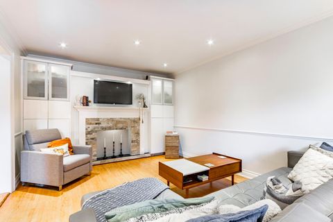 Photo 6 at 32 - 51 Broadfield Drive, Markland Wood, Toronto