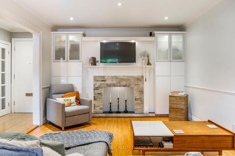 Photo 7 at 32 - 51 Broadfield Drive, Markland Wood, Toronto