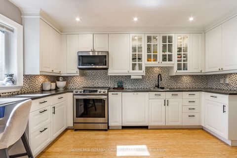 Photo 14 at 32 - 51 Broadfield Drive, Markland Wood, Toronto