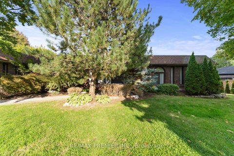 Photo 3 at 261 Sylvadene Parkway, East Woodbridge, Vaughan