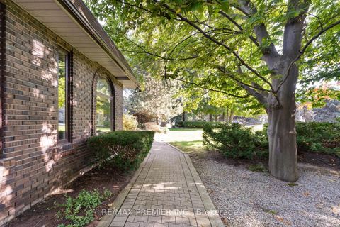 Photo 4 at 261 Sylvadene Parkway, East Woodbridge, Vaughan