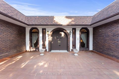 Photo 6 at 261 Sylvadene Parkway, East Woodbridge, Vaughan