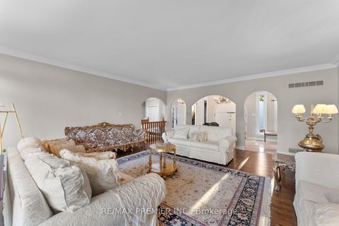 Photo 9 at 261 Sylvadene Parkway, East Woodbridge, Vaughan