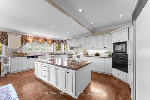 Photo 11 at 261 Sylvadene Parkway, East Woodbridge, Vaughan