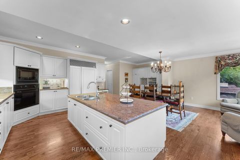 Photo 13 at 261 Sylvadene Parkway, East Woodbridge, Vaughan