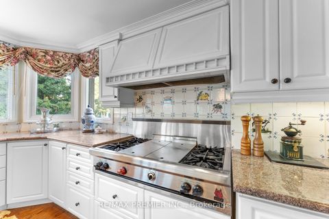 Photo 14 at 261 Sylvadene Parkway, East Woodbridge, Vaughan