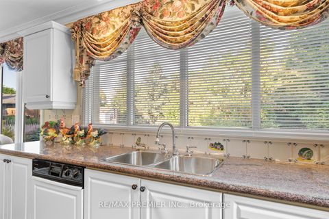 Photo 15 at 261 Sylvadene Parkway, East Woodbridge, Vaughan