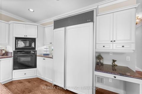 Photo 16 at 261 Sylvadene Parkway, East Woodbridge, Vaughan