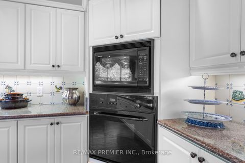 Photo 17 at 261 Sylvadene Parkway, East Woodbridge, Vaughan
