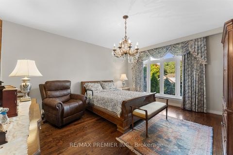 Photo 22 at 261 Sylvadene Parkway, East Woodbridge, Vaughan
