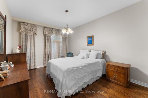 Photo 24 at 261 Sylvadene Parkway, East Woodbridge, Vaughan