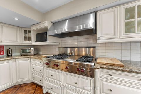 Photo 32 at 261 Sylvadene Parkway, East Woodbridge, Vaughan
