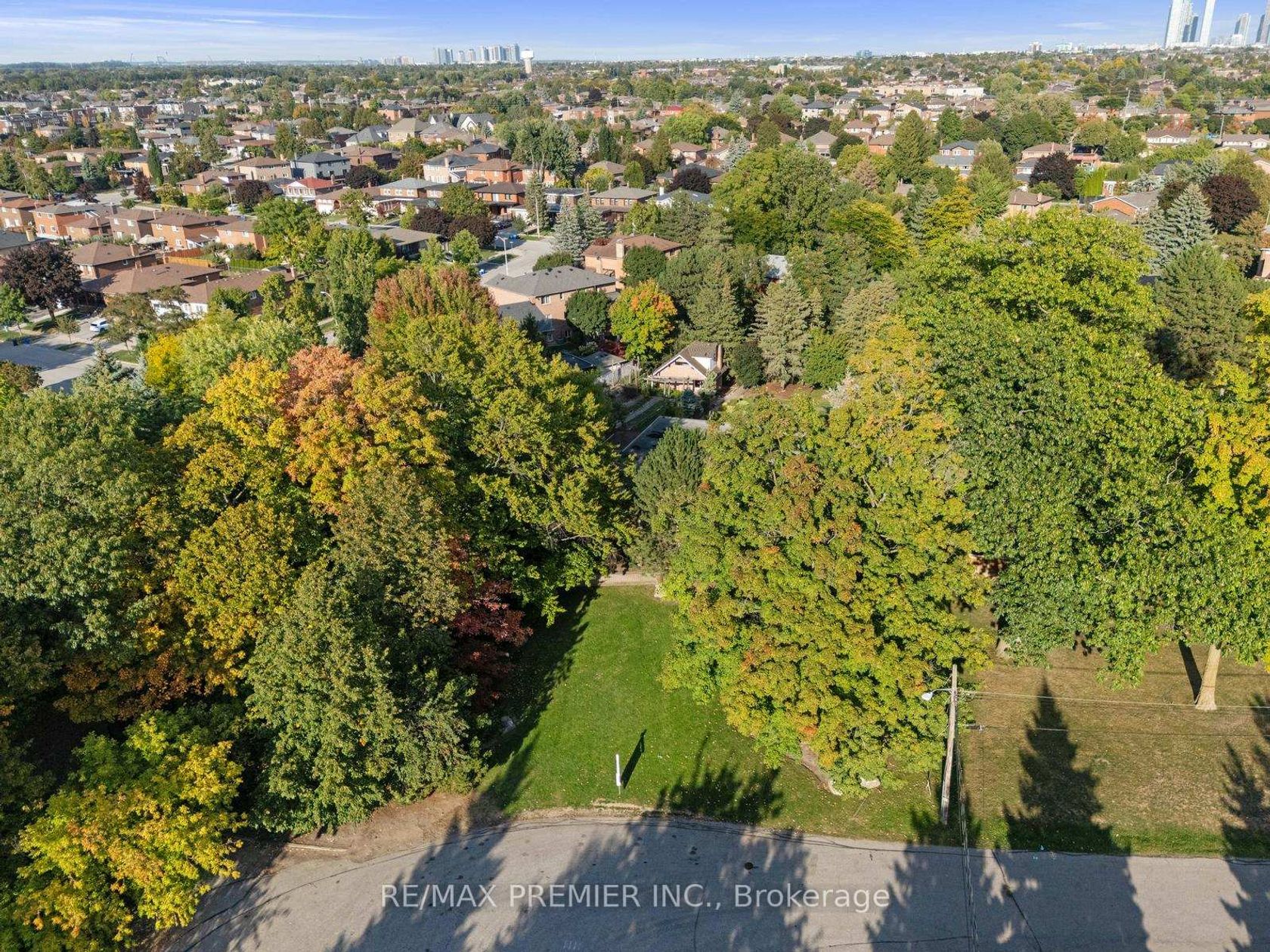 261 Sylvadene Parkway, East Woodbridge, Vaughan 