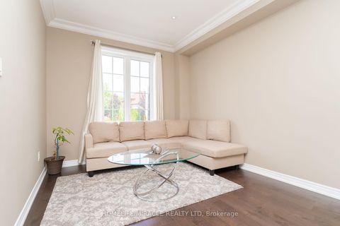 Photo 6 at 516 Vellore Woods Boulevard, Vellore Village, Vaughan