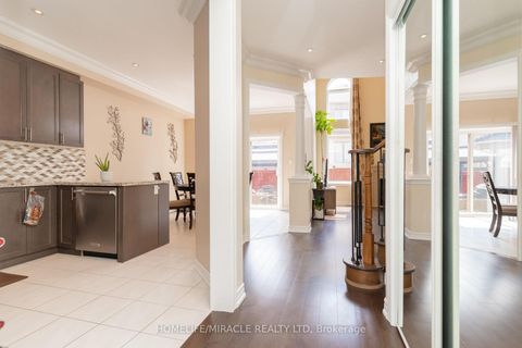 Photo 10 at 516 Vellore Woods Boulevard, Vellore Village, Vaughan