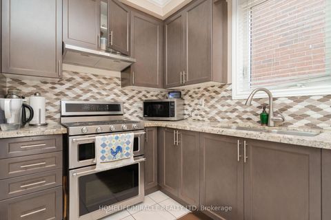 Photo 12 at 516 Vellore Woods Boulevard, Vellore Village, Vaughan