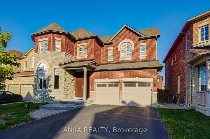 Photo 1 at 5 Warton Court, Greensborough, Markham