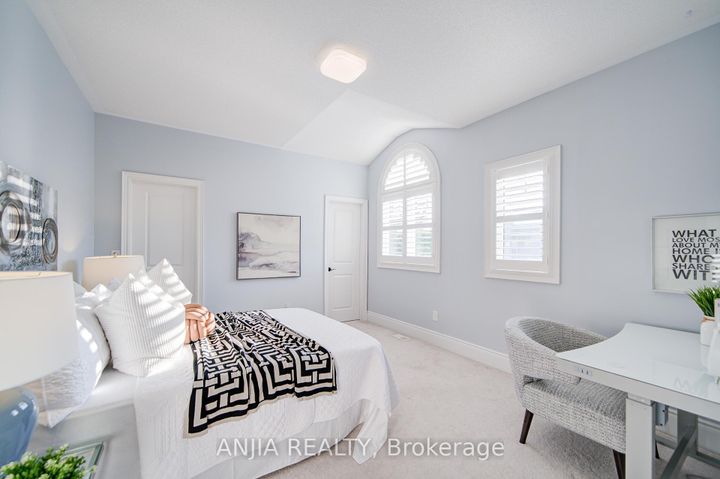 Photo 24 at 5 Warton Court, Greensborough, Markham