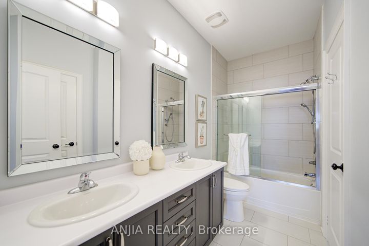 Photo 25 at 5 Warton Court, Greensborough, Markham