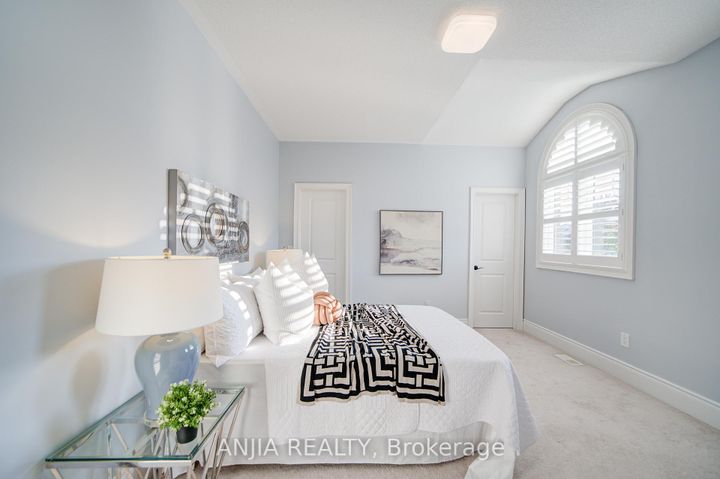 Photo 27 at 5 Warton Court, Greensborough, Markham
