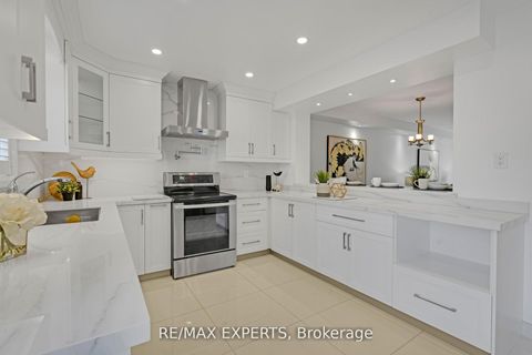 Photo 5 at 32 - 19 Foxchase Avenue, East Woodbridge, Vaughan