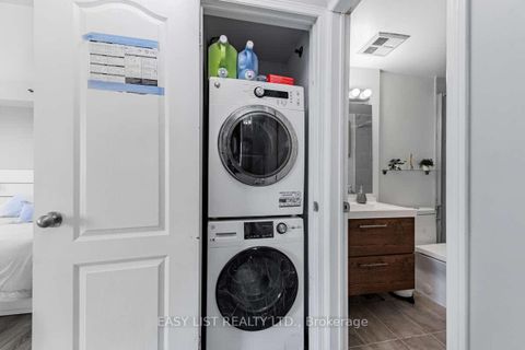 Photo 12 at 15 - 760 Lawrence Avenue W, Glen Park, Toronto