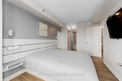 Photo 16 at 15 - 760 Lawrence Avenue W, Glen Park, Toronto