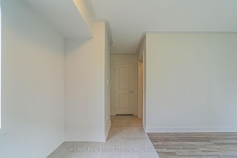 Photo 7 at 41 Gerussi Street, Vellore Village, Vaughan