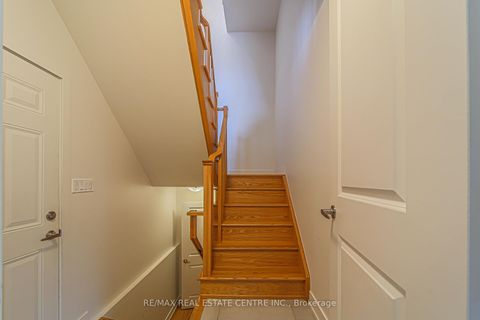 Photo 9 at 41 Gerussi Street, Vellore Village, Vaughan