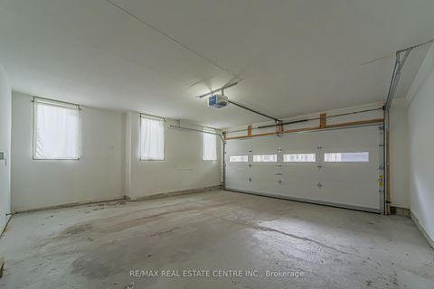 Photo 10 at 41 Gerussi Street, Vellore Village, Vaughan
