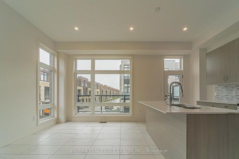 Photo 16 at 41 Gerussi Street, Vellore Village, Vaughan