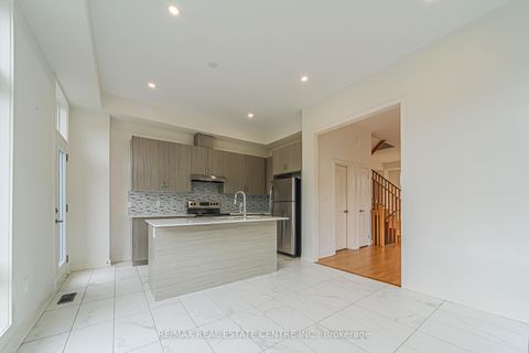 Photo 18 at 41 Gerussi Street, Vellore Village, Vaughan