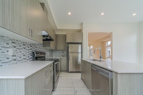 Photo 19 at 41 Gerussi Street, Vellore Village, Vaughan