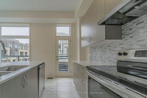 Photo 20 at 41 Gerussi Street, Vellore Village, Vaughan