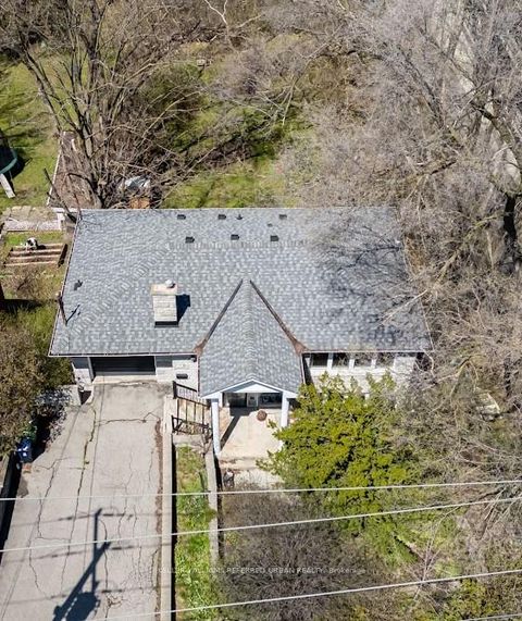 Photo 2 at 20 Gracefield Avenue, Maple Leaf, Toronto