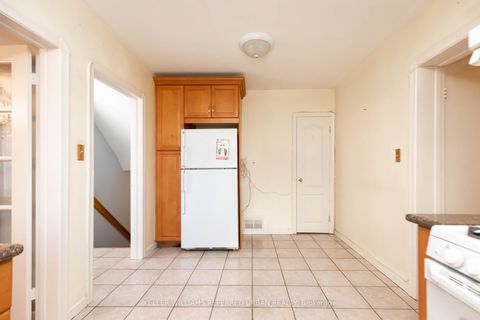 Photo 22 at 20 Gracefield Avenue, Maple Leaf, Toronto