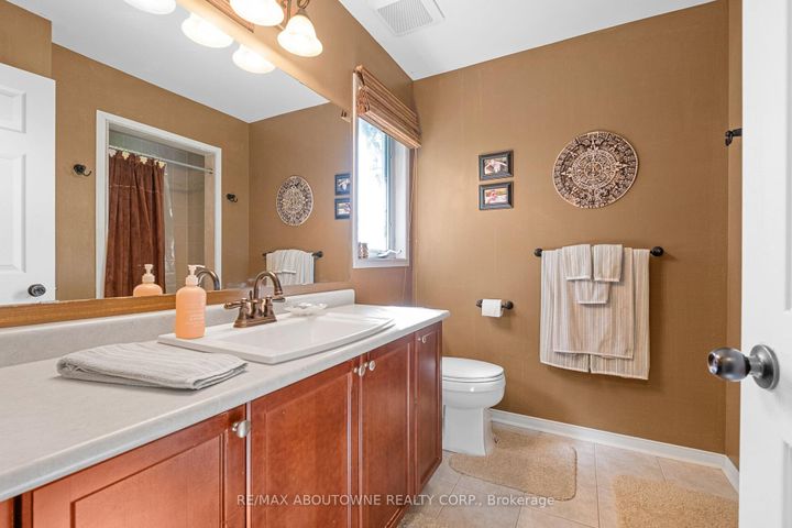 Photo 17 at 1131 Zimmerman Crescent, BE Beaty, Milton